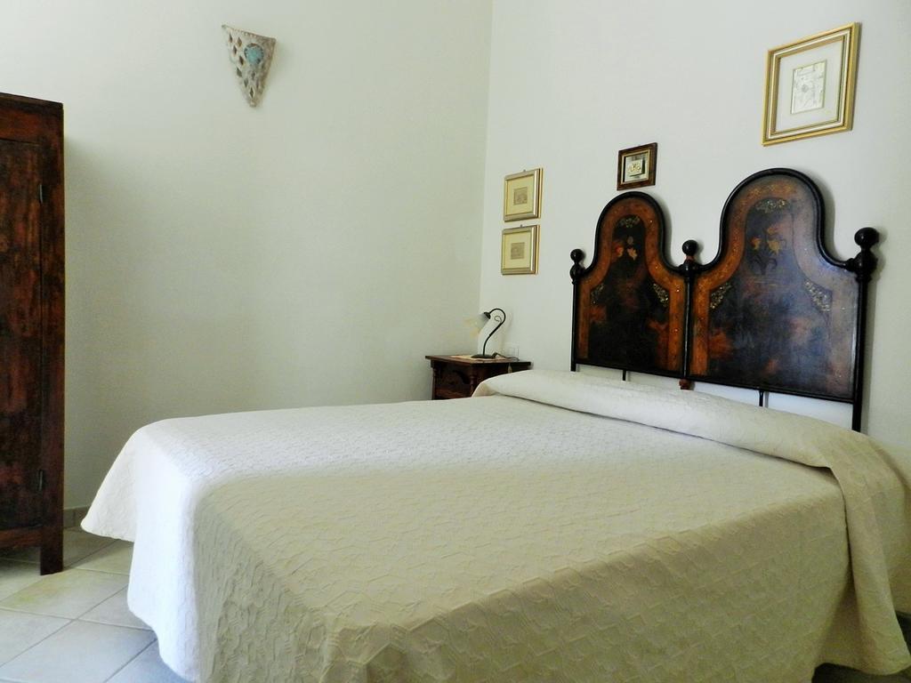 Bed and Breakfast Chicchiritanos à Monti Chambre photo